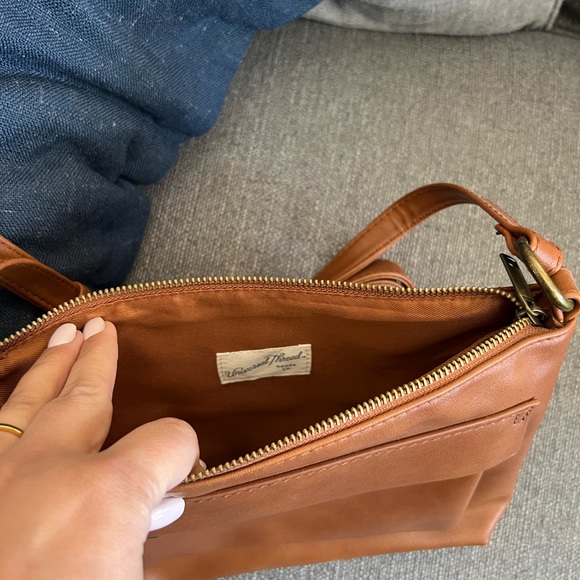 Universal Thread Crossbody - Picture 4 of 4